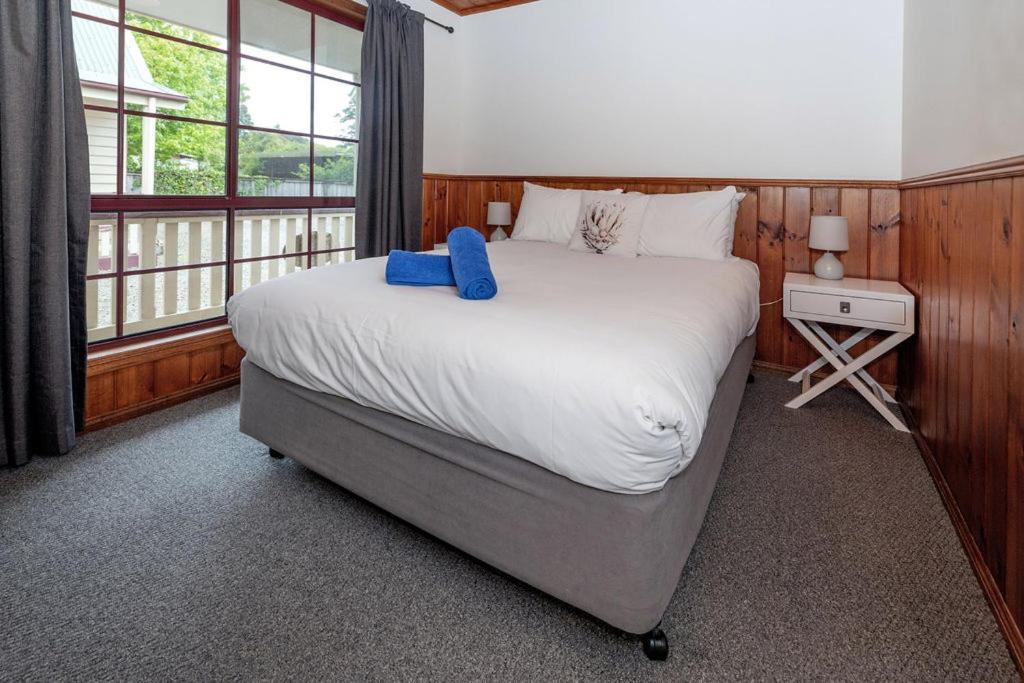 Kitty'S Cottages - Managed By Big4 Strahan Holiday Retreat Экстерьер фото
