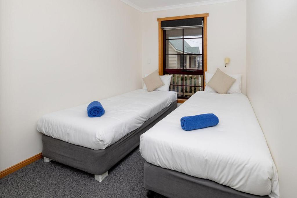 Kitty'S Cottages - Managed By Big4 Strahan Holiday Retreat Экстерьер фото