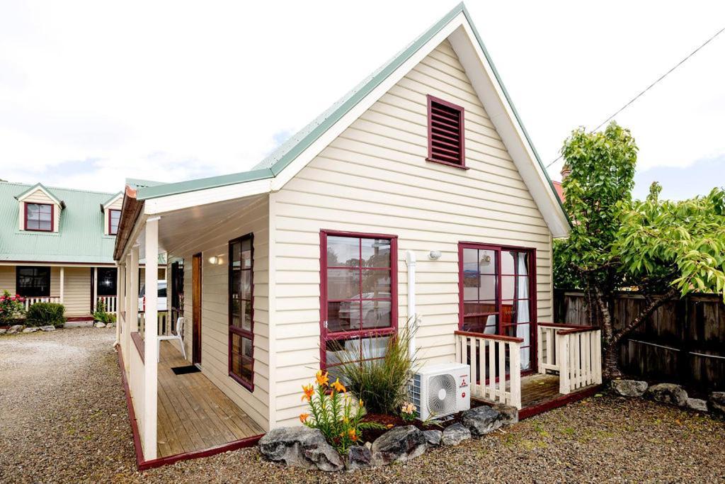 Kitty'S Cottages - Managed By Big4 Strahan Holiday Retreat Экстерьер фото